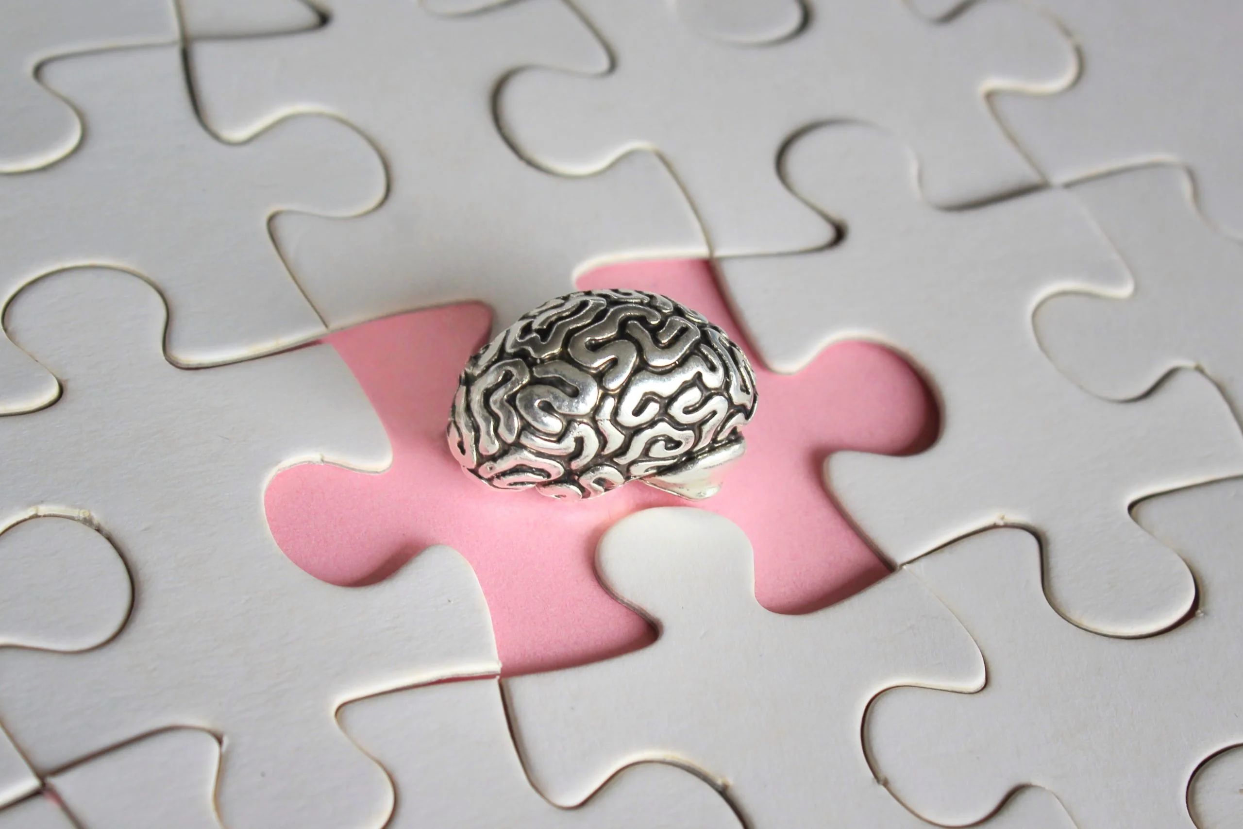 Alzheimer, amnesia, mental health concept. Brain model and missing puzzle pieces.